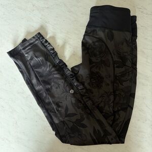 Lululemon floral athletic pocket leggings black size 6